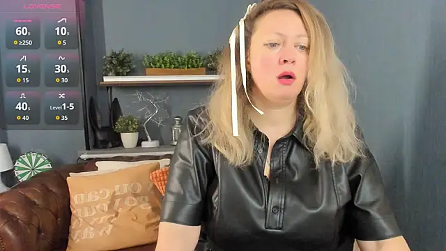 Snapshot of JesiaFoxi chatting on 11.22.25 JesiaFoxi online show from 11.22.25