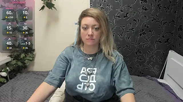 Snapshot of JesiaFoxi chatting on 12.21.25 JesiaFoxi online show from 12.21.25