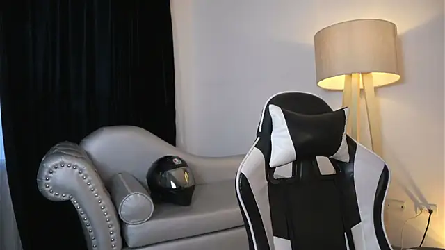 ashleyvalirya online show from 04.21.26