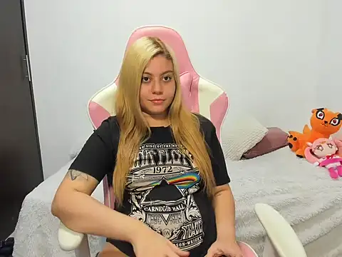 Snapshot of saori_9b chatting on 01.11.25 saori 9b online show from 01.11.25