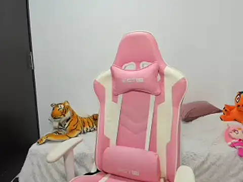 Snapshot of saori_9b chatting on 01.18.25 saori 9b online show from 01.18.25