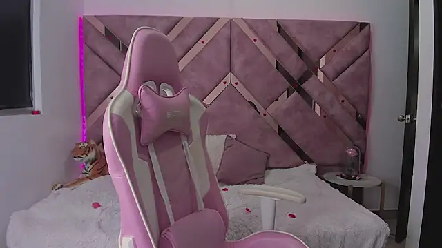 Snapshot of saori_9b chatting on 02.18.26 saori 9b online show from 02.18.26