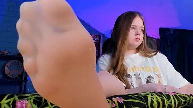 Snapshot of footfetish_baby chatting on 03.05.26 footfetish baby online show from 03.05.26