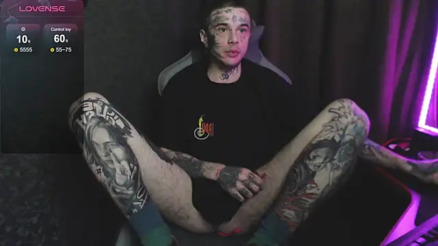 Snapshot of lonelycrystal chatting on 01.10.25 lonelycrystal online show from 01.10.25