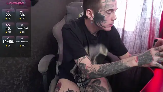 Snapshot of lonelycrystal chatting on 02.19.25 lonelycrystal online show from 02.19.25