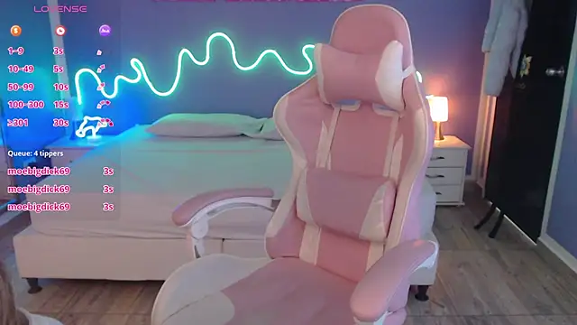 zoe jones13 online show from 03.17.25