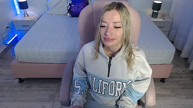 zoe jones13 online show from 02.24.26