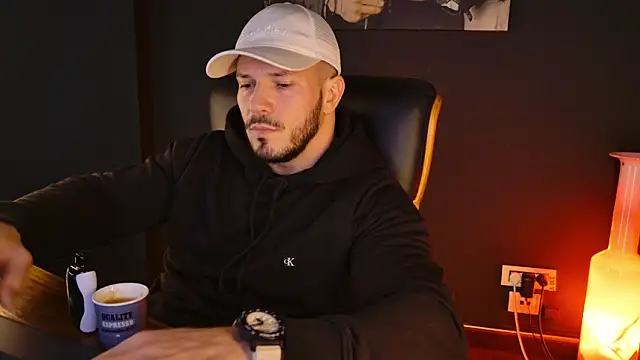 Snapshot of AngeloEric chatting on 12.05.25 AngeloEric online show from 12.05.25