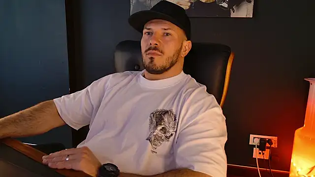 Snapshot of AngeloEric chatting on 02.25.26 AngeloEric online show from 02.25.26