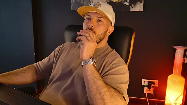 Snapshot of AngeloEric chatting on 02.28.26 AngeloEric online show from 02.28.26