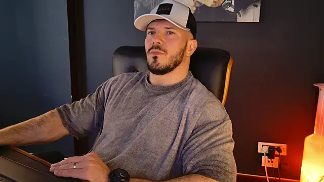 Snapshot of AngeloEric chatting on 03.16.26 AngeloEric online show from 03.16.26