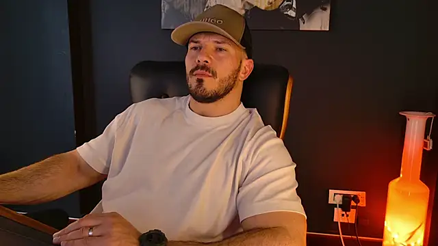 Snapshot of AngeloEric chatting on 03.25.26 AngeloEric online show from 03.25.26