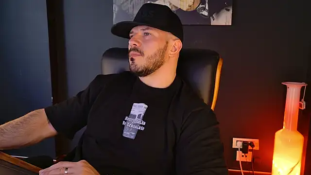 Snapshot of AngeloEric chatting on 03.26.26 AngeloEric online show from 03.26.26