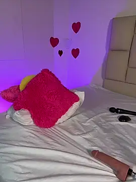 Snapshot of bella__honey chatting on 02.15.25 bella honey online show from 02.15.25