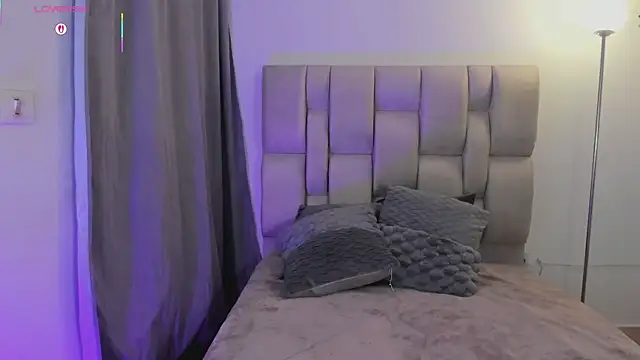 Chloe Morgans online show from 08.04.26