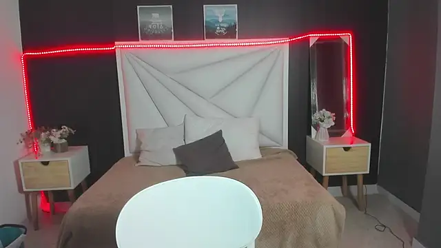 Lina Castle online show from 02.06.25