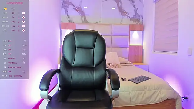 Snapshot of Gia_ch chatting on 12.19.25 Gia ch online show from 12.19.25