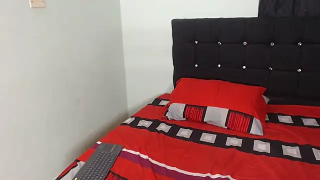 Snapshot of caroline_steven05 chatting on 11.04.25 caroline steven05 online show from 11.04.25