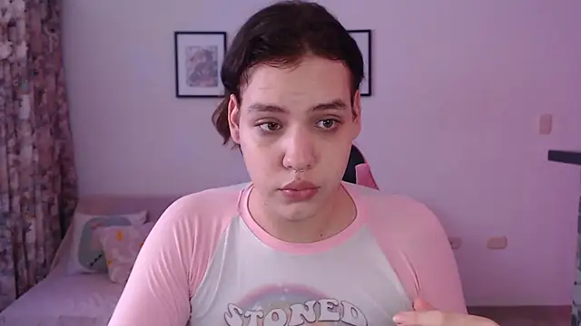 Snapshot of yukiio_nee chatting on 02.13.25 yukiio nee online show from 02.13.25