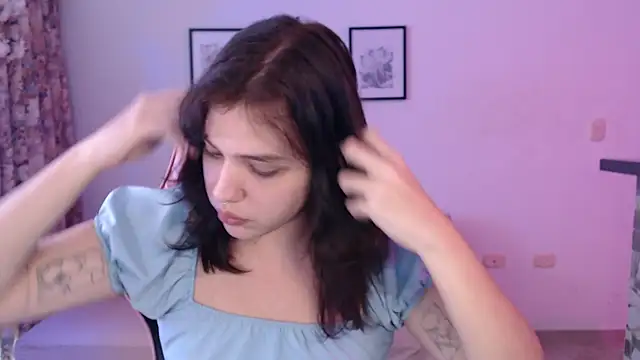 Snapshot of yukiio_nee chatting on 02.14.25 yukiio nee online show from 02.14.25