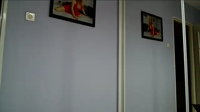 Snapshot of sexyjennyeu chatting on 02.18.25 sexyjennyeu online show from 02.18.25