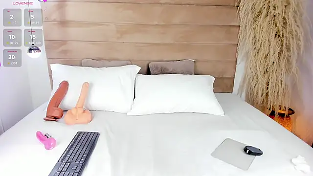 IsabellaJonns online show from 12.10.24