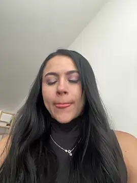 CoralineKam1 online show from 01.05.25