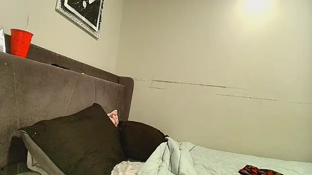 Naomiruty online show from 10.29.25