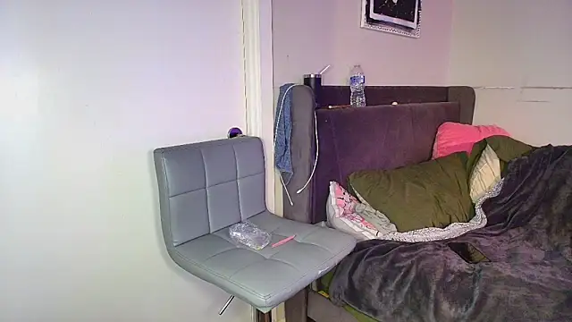 Naomiruty online show from 11.19.25