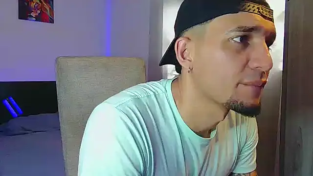 Snapshot of Jeff_Kent2 chatting on 11.08.25 Jeff Kent2 online show from 11.08.25