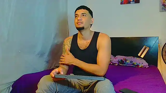 Snapshot of Jeff_Kent2 chatting on 11.25.25 Jeff Kent2 online show from 11.25.25