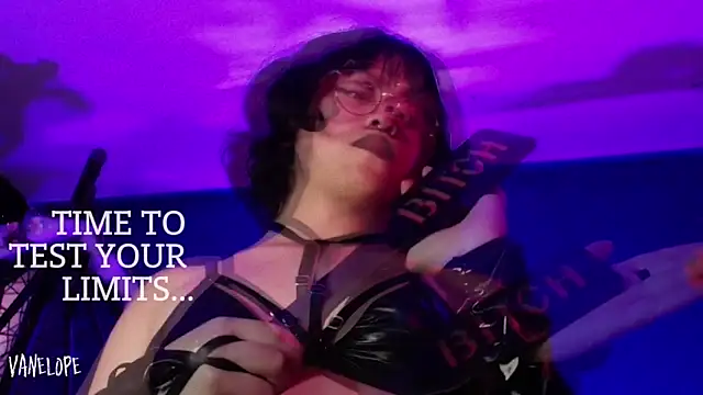 Snapshot of vanelope11 chatting on 10.22.25 vanelope11 online show from 10.22.25