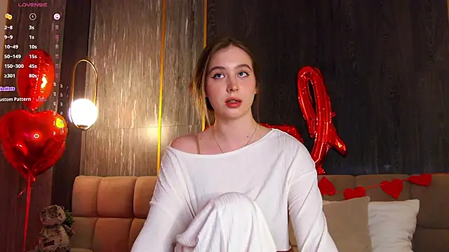 LoraineLuff online show from 02.16.25