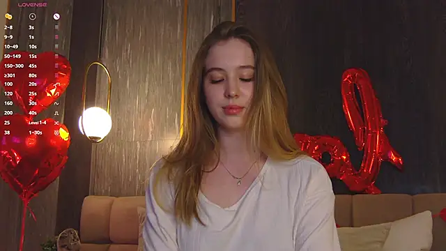 LoraineLuff online show from 02.21.25