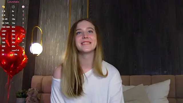 LoraineLuff online show from 03.03.25