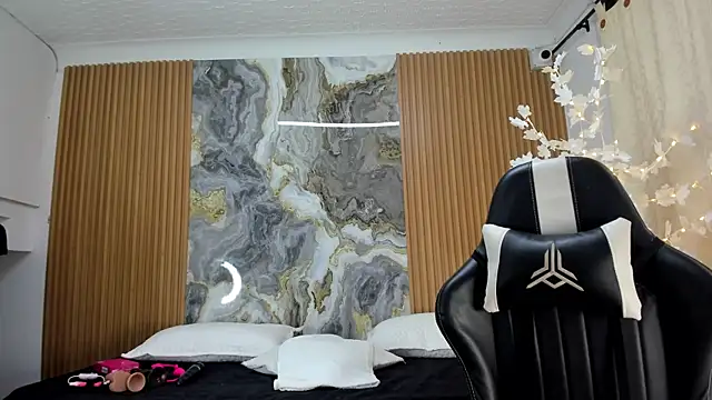 Danna topless online show from 04.27.26