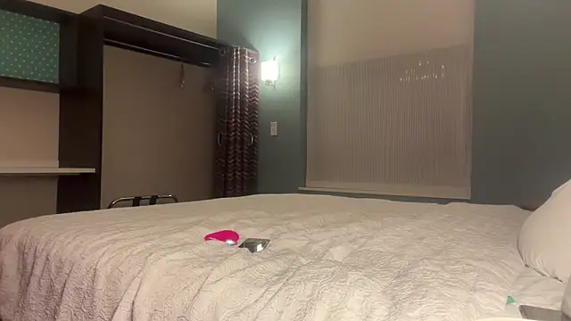 Snapshot of londonsfantasy chatting on 09.25.25 londonsfantasy online show from 09.25.25