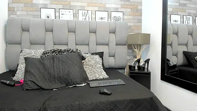 KariinaTaylor online show from 06.12.26