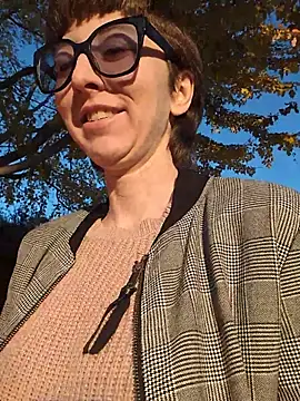 Snapshot of lovelylucyy chatting on 12.19.25 lovelylucyy online show from 12.19.25