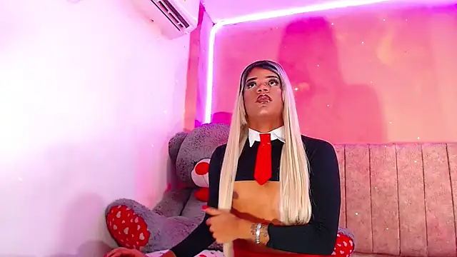 Snapshot of vanessa_nauthygirls chatting on 02.24.25 vanessa nauthygirls online show from 02.24.25