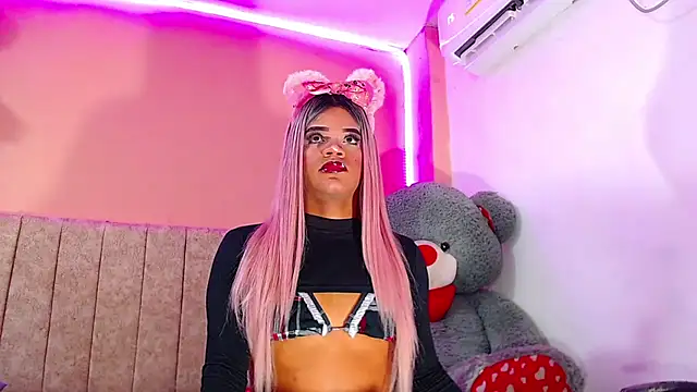 Snapshot of vanessa_nauthygirls chatting on 03.19.25 vanessa nauthygirls online show from 03.19.25