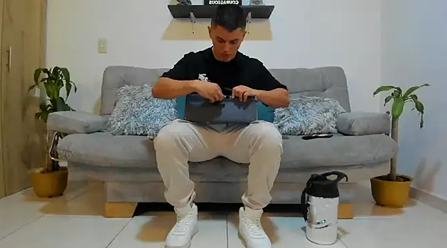 julian wallace online show from 01.24.25