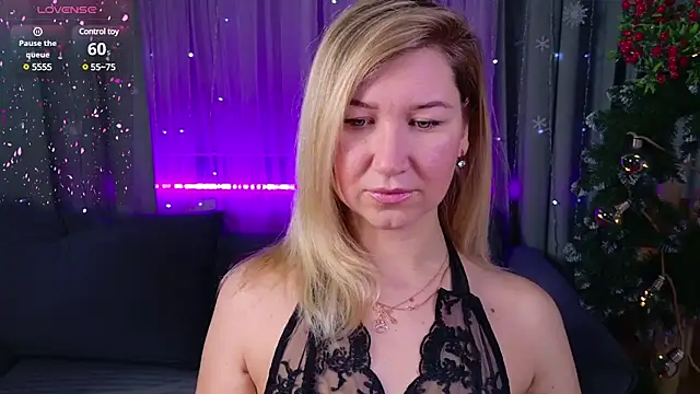 Snapshot of MilaBott chatting on 12.27.24 MilaBott online show from 12.27.24