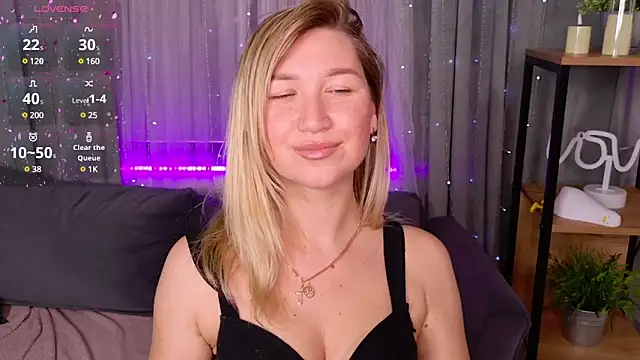 Snapshot of MilaBott chatting on 01.23.25 MilaBott online show from 01.23.25