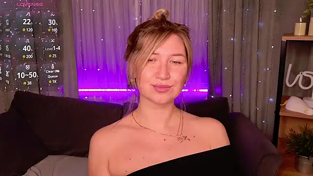 Snapshot of MilaBott chatting on 02.04.25 MilaBott online show from 02.04.25