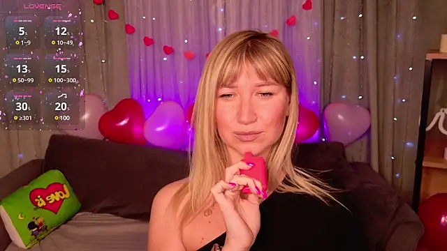 Snapshot of MilaBott chatting on 02.10.25 MilaBott online show from 02.10.25