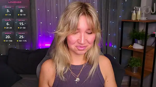 Snapshot of MilaBott chatting on 06.19.26 MilaBott online show from 06.19.26