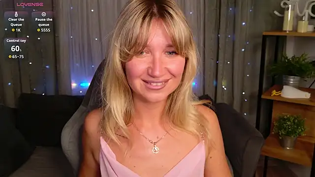 Snapshot of MilaBott chatting on 07.28.26 MilaBott online show from 07.28.26