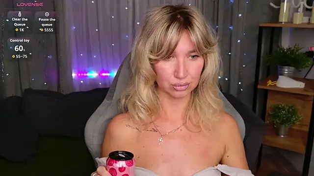 Snapshot of MilaBott chatting on 07.31.26 MilaBott online show from 07.31.26