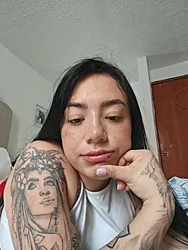 Snapshot of helena_smith chatting on 04.19.26 helena smith online show from 04.19.26